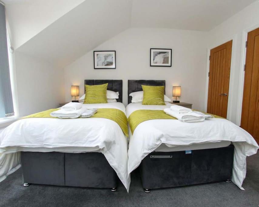 Luxe Living Guest House-Sleeps 6-Private Parking-Free Wifi-Beach-City Swansea Exteriör bild