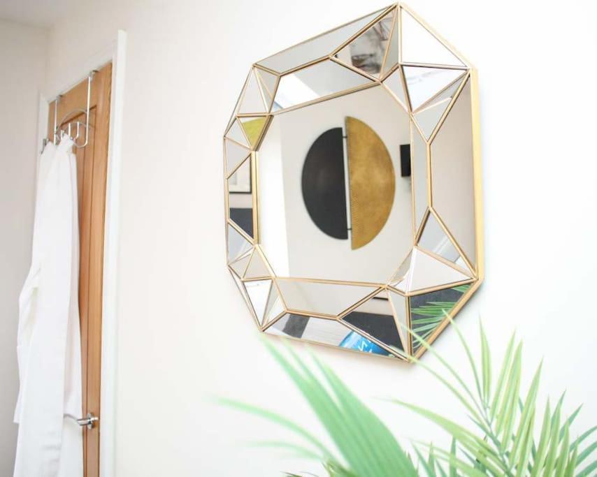 Luxe Living Guest House-Sleeps 6-Private Parking-Free Wifi-Beach-City Swansea Exteriör bild