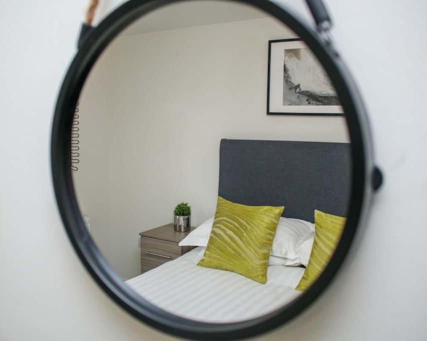 Luxe Living Guest House-Sleeps 6-Private Parking-Free Wifi-Beach-City Swansea Exteriör bild